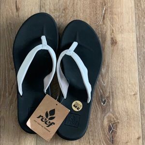 BRAND NEW Comfort Reef Sandals